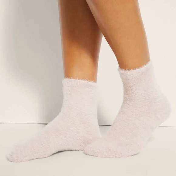 BNWT! Soma Plush Short Robe + fuzzy socks 2 packs💝